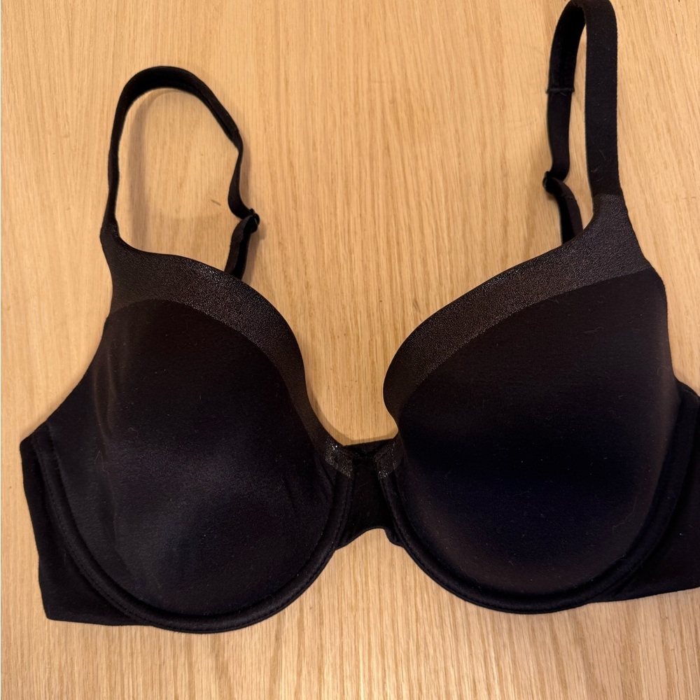 Victoria's Secret Body By Victoria Lined Perfect Coverage Bra Size 32DD Black